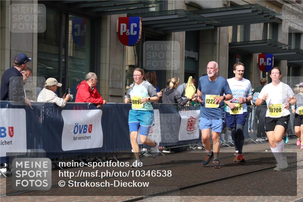 13.09.2026 - 21. swb-Marathon Bremen Strokosch-Dieckow http://msf.ph/oto/10346538 13.09.2026 11:10:13 Ziel 10002, 10169, 10247, 10361, 10362, 10422, 10706, 10719, 10768, 10791, 10890, 11080, 11283, 11298, 11300, 11309, 11382, 11583, 11725, 11736, 11846, 11957, 11982, 12183, 12227, 12454, 12550, 10299, 10435, 10751, 10963, 11119, 11383, 11441, 11725, 11732, 11933, 12117, 12207, 12293 meine-sportfotos.de