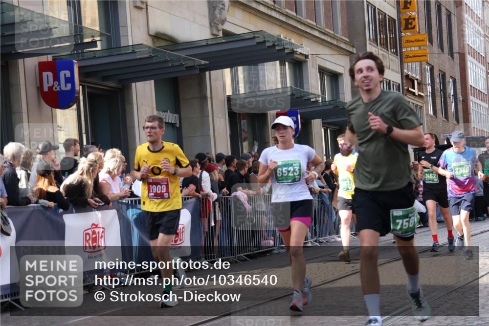13.09.2026 - 21. swb-Marathon Bremen Strokosch-Dieckow http://msf.ph/oto/10346540 13.09.2026 13:30:19 Ziel 625, 800, 834, 1067, 1533, 1771, 1841, 1926, 1941, 2369, 2452, 2723, 2985, 3163, 3164, 3425, 4058, 4206, 4332, 4342, 4415, 4425, 4748, 4757, 4920, 5506, 5551, 5681, 5802, 5822, 6134, 6343, 6347, 6523, 6988, 7012, 7253, 7567, 7645, 7821, 8116, 8117, 8169, 8314, 8762, 8878, 8966, 9011, 9108, 9653, 9692, 9695, 9699, 9825, 13090, 881, 1308, 1611, 1653, 1780, 1909, 1938, 2126, 2265, 2364, 2900, 3190, 4763, 5039, 5198, 5348, 5615, 5631, 6225, 6720, 8090, 8314, 8494 meine-sportfotos.de