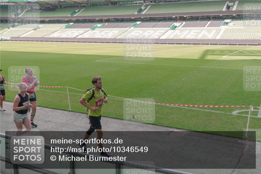 13.09.2026 - 21. swb-Marathon Bremen Michael Burmester http://msf.ph/oto/10346549 13.09.2026 13:35:05 Laufen im Stadion 170, 193, 368, 428, 462, 496, 657, 679, 709, 916, 1026, 1048, 1098, 1280, 1321, 1396, 1432, 1444, 1553, 1557, 1560, 1607, 1661, 1703, 1726, 1772, 1784, 1827, 1965, 1974, 1977, 1992, 1996, 2335, 2338, 2451, 2479, 2511, 2515, 2543, 2578, 2641, 2650, 2735, 2757, 2787, 2789, 2791, 2894, 3090, 3179, 3191, 3345, 3406, 3443, 3472, 3503, 3547, 3555, 3577, 3660, 3708, 3709, 3720, 3801, 3875, 3904, 3911, 3914, 4001, 4014, 4200, 4290, 4500, 4546, 4561, 4880, 4967, 5000, 5151, 5818 meine-sportfotos.de