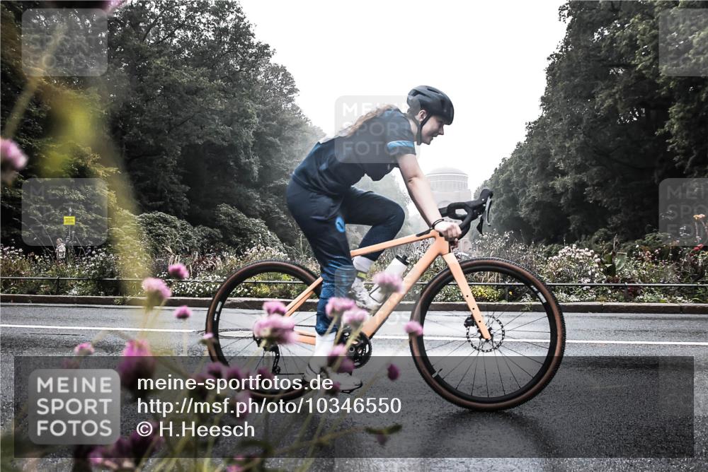 13.09.2026 - Stadtparktriathlon H.Heesch http://msf.ph/oto/10346550 13.09.2026 09:52:22 Radfahren 219, 304, 324 meine-sportfotos.de
