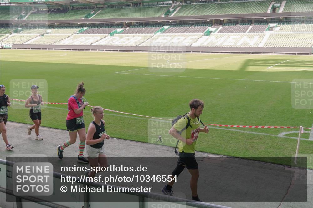 13.09.2026 - 21. swb-Marathon Bremen Michael Burmester http://msf.ph/oto/10346554 13.09.2026 13:35:06 Laufen im Stadion 170, 193, 368, 428, 462, 496, 657, 679, 709, 916, 1026, 1048, 1098, 1280, 1321, 1396, 1432, 1444, 1553, 1557, 1560, 1607, 1661, 1703, 1726, 1772, 1784, 1827, 1965, 1974, 1977, 1992, 1996, 2335, 2338, 2451, 2479, 2511, 2543, 2578, 2641, 2650, 2735, 2757, 2787, 2789, 2791, 2894, 3090, 3179, 3191, 3345, 3406, 3472, 3503, 3547, 3555, 3577, 3660, 3708, 3709, 3720, 3801, 3875, 3904, 3914, 4001, 4014, 4200, 4290, 4500, 4546, 4561, 4880, 4967, 5000, 5151, 5818 meine-sportfotos.de