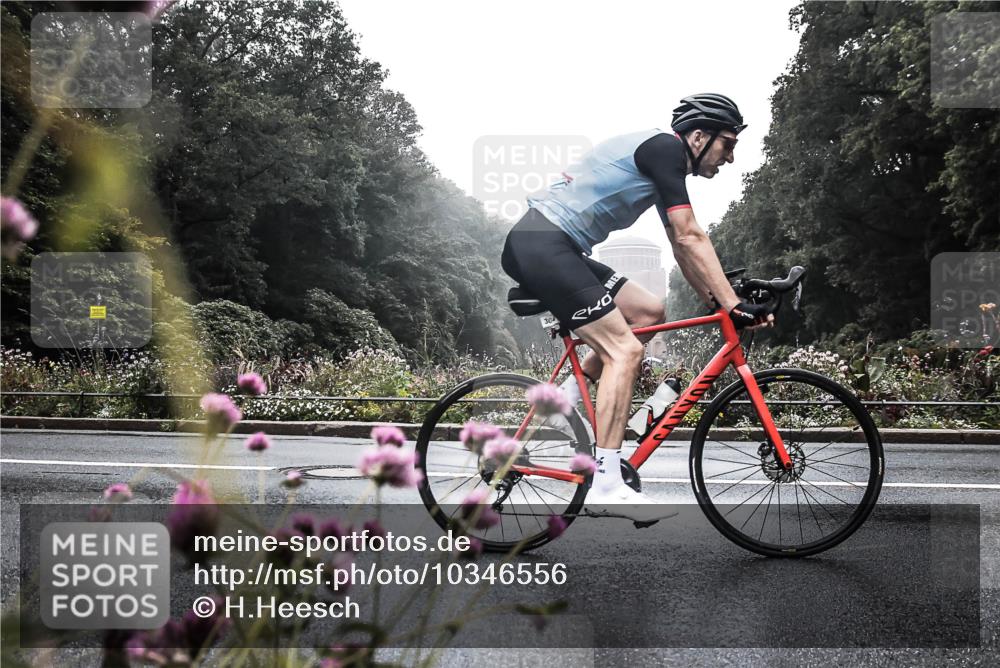 13.09.2026 - Stadtparktriathlon H.Heesch http://msf.ph/oto/10346556 13.09.2026 09:52:24 Radfahren 304, 324 meine-sportfotos.de
