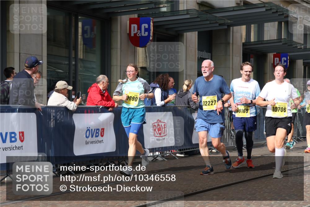 13.09.2026 - 21. swb-Marathon Bremen Strokosch-Dieckow http://msf.ph/oto/10346558 13.09.2026 11:10:14 Ziel 10002, 10169, 10247, 10361, 10362, 10422, 10706, 10719, 10768, 10791, 10890, 11047, 11080, 11283, 11298, 11300, 11309, 11382, 11583, 11736, 11846, 11957, 11982, 12183, 12227, 12454, 12550, 10299, 10435, 10751, 10963, 11119, 11441, 11725, 11732, 11933, 12117, 12207, 12293 meine-sportfotos.de