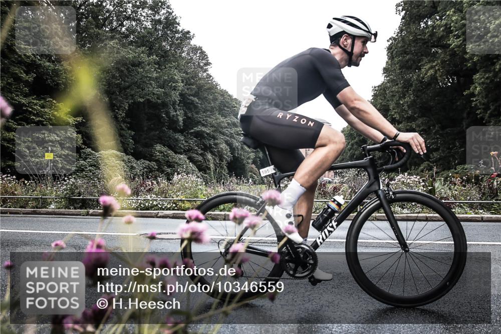 13.09.2026 - Stadtparktriathlon H.Heesch http://msf.ph/oto/10346559 13.09.2026 11:05:21 Radfahren 483, 560, 595, 597, 598, 702 meine-sportfotos.de
