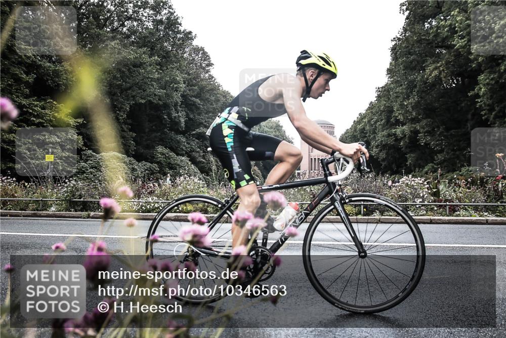 13.09.2026 - Stadtparktriathlon H.Heesch http://msf.ph/oto/10346563 13.09.2026 11:05:23 Radfahren 483, 560, 595, 598 meine-sportfotos.de