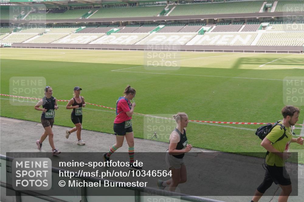 13.09.2026 - 21. swb-Marathon Bremen Michael Burmester http://msf.ph/oto/10346564 13.09.2026 13:35:06 Laufen im Stadion 170, 193, 368, 428, 462, 496, 657, 679, 709, 916, 1026, 1048, 1098, 1280, 1321, 1396, 1432, 1444, 1553, 1557, 1560, 1607, 1661, 1703, 1726, 1772, 1784, 1827, 1965, 1974, 1977, 1992, 1996, 2335, 2338, 2451, 2479, 2511, 2543, 2578, 2641, 2650, 2735, 2757, 2787, 2789, 2791, 2894, 3090, 3179, 3191, 3345, 3406, 3472, 3503, 3547, 3555, 3577, 3660, 3708, 3709, 3720, 3801, 3875, 3904, 3914, 4001, 4014, 4200, 4290, 4500, 4546, 4561, 4880, 4967, 5000, 5151, 5818 meine-sportfotos.de