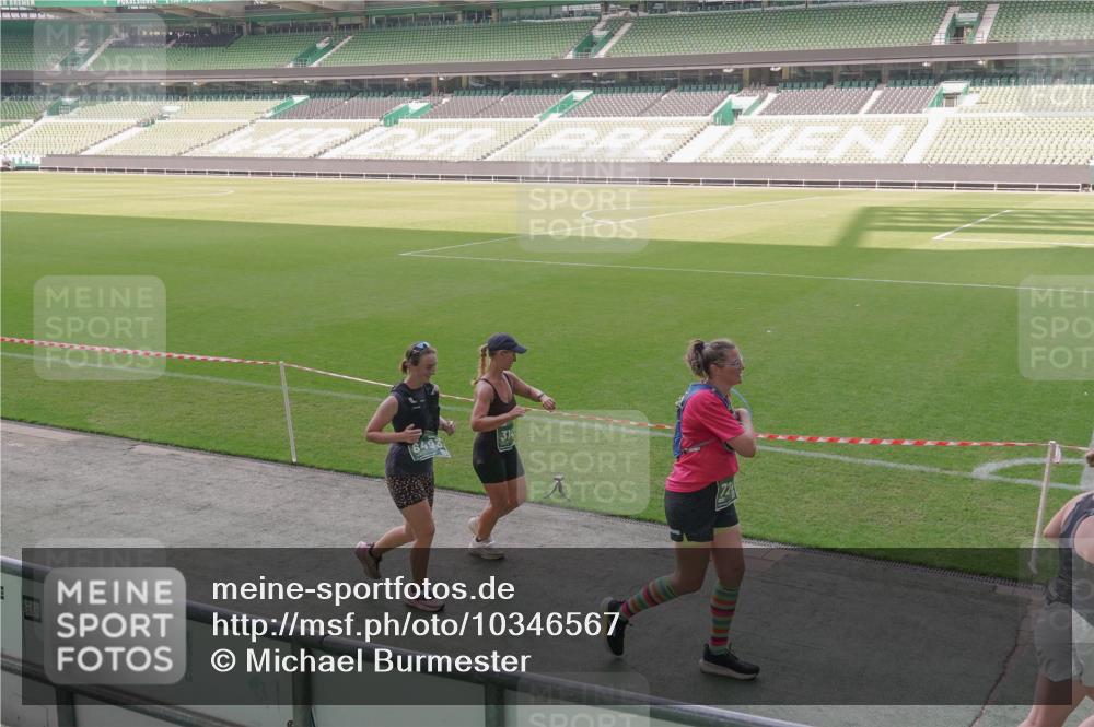 13.09.2026 - 21. swb-Marathon Bremen Michael Burmester http://msf.ph/oto/10346567 13.09.2026 13:35:07 Laufen im Stadion 170, 193, 368, 428, 462, 496, 657, 679, 709, 916, 1026, 1048, 1098, 1280, 1321, 1396, 1432, 1444, 1553, 1557, 1560, 1607, 1661, 1703, 1726, 1772, 1784, 1827, 1965, 1974, 1977, 1992, 1996, 2335, 2338, 2451, 2479, 2511, 2543, 2578, 2641, 2650, 2735, 2757, 2787, 2789, 2791, 2894, 3090, 3179, 3191, 3345, 3406, 3472, 3503, 3547, 3555, 3577, 3660, 3708, 3709, 3720, 3801, 3875, 3904, 3914, 4001, 4014, 4200, 4290, 4500, 4546, 4561, 4880, 4967, 5000, 5151, 5818 meine-sportfotos.de