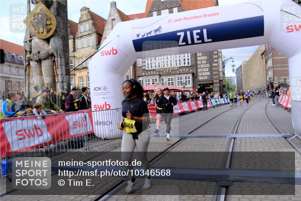 13.09.2026 - 21. swb-Marathon Bremen Tim E. http://msf.ph/oto/10346568 13.09.2026 11:17:08 Ziel 10679, 11456, 11867, 12089 meine-sportfotos.de