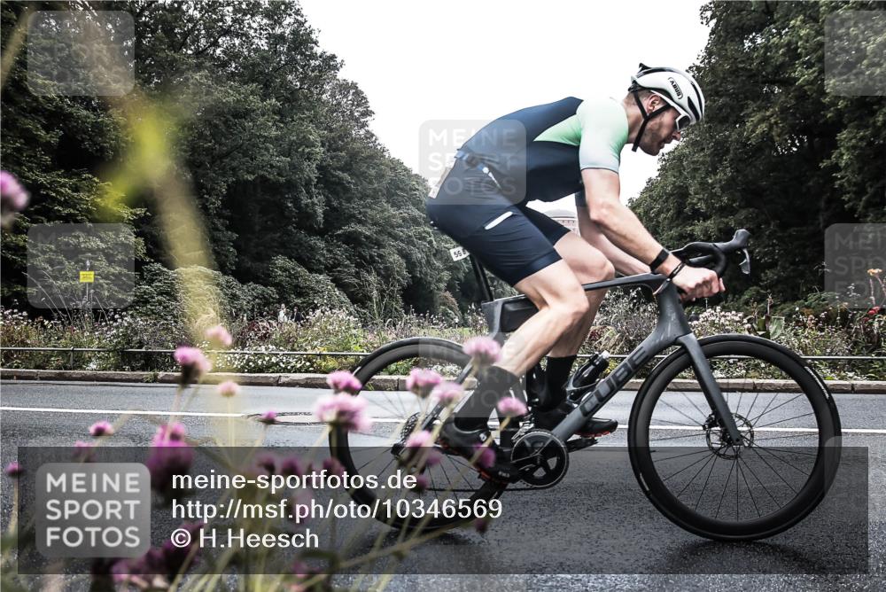 13.09.2026 - Stadtparktriathlon H.Heesch http://msf.ph/oto/10346569 13.09.2026 11:05:24 Radfahren 560, 595, 598 meine-sportfotos.de