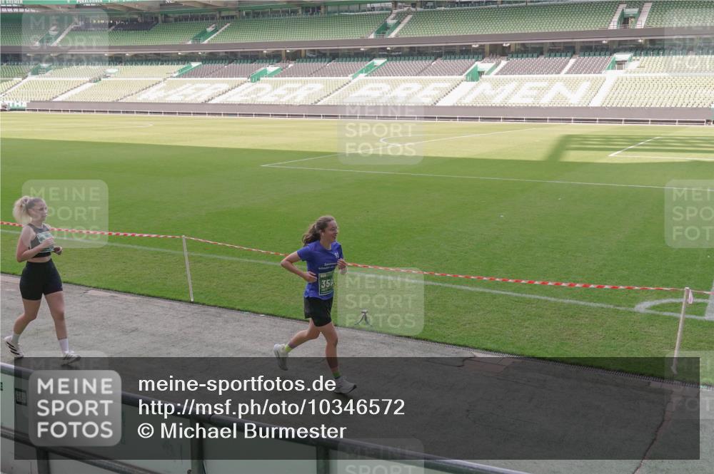 13.09.2026 - 21. swb-Marathon Bremen Michael Burmester http://msf.ph/oto/10346572 13.09.2026 13:35:09 Laufen im Stadion 170, 193, 368, 428, 462, 496, 657, 679, 709, 916, 1026, 1048, 1098, 1280, 1321, 1396, 1432, 1444, 1553, 1557, 1560, 1607, 1661, 1703, 1726, 1772, 1784, 1827, 1965, 1974, 1977, 1992, 1996, 2335, 2338, 2451, 2479, 2511, 2543, 2578, 2641, 2650, 2735, 2757, 2787, 2789, 2791, 2894, 3090, 3179, 3191, 3345, 3406, 3472, 3547, 3555, 3577, 3588, 3660, 3708, 3709, 3720, 3801, 3875, 3904, 3914, 4001, 4014, 4200, 4290, 4500, 4546, 4561, 4880, 4967, 5000, 5151, 5818 meine-sportfotos.de