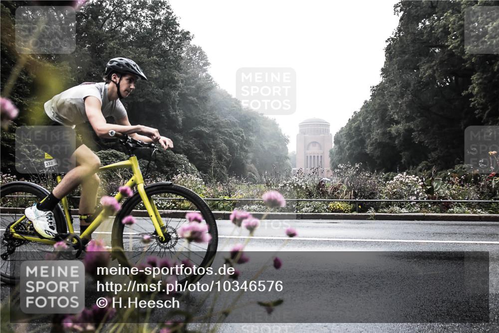 13.09.2026 - Stadtparktriathlon H.Heesch http://msf.ph/oto/10346576 13.09.2026 09:52:42 Radfahren 331, 332 meine-sportfotos.de