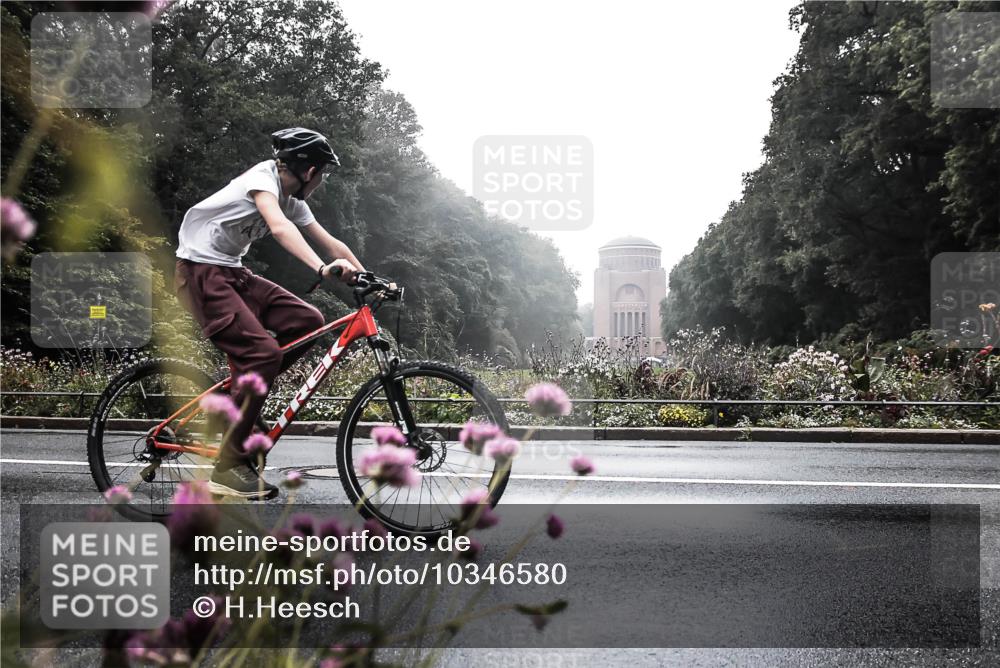 13.09.2026 - Stadtparktriathlon H.Heesch http://msf.ph/oto/10346580 13.09.2026 09:52:48 Radfahren 228, 255, 256, 308 meine-sportfotos.de