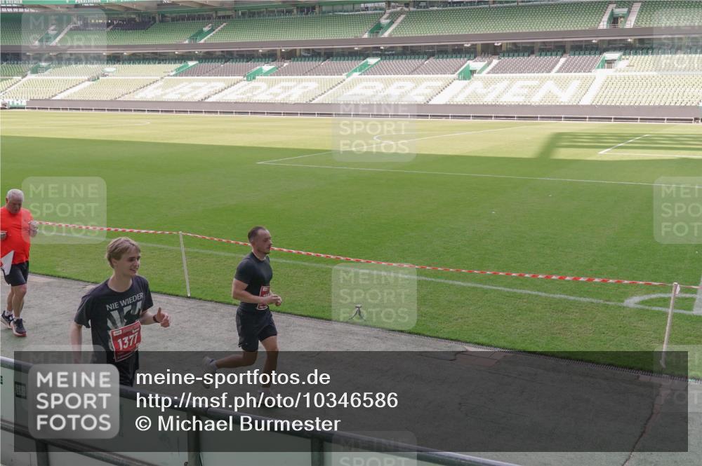 13.09.2026 - 21. swb-Marathon Bremen Michael Burmester http://msf.ph/oto/10346586 13.09.2026 13:35:12 Laufen im Stadion 170, 193, 368, 428, 462, 496, 657, 679, 709, 916, 1026, 1048, 1280, 1321, 1396, 1432, 1444, 1553, 1557, 1560, 1607, 1661, 1703, 1726, 1772, 1784, 1827, 1965, 1974, 1977, 1992, 1996, 2335, 2338, 2451, 2479, 2511, 2543, 2578, 2641, 2650, 2735, 2757, 2789, 2791, 2894, 2933, 3090, 3179, 3191, 3345, 3406, 3472, 3547, 3555, 3588, 3660, 3708, 3709, 3720, 3801, 3875, 3904, 3914, 4001, 4014, 4200, 4290, 4500, 4546, 4561, 4880, 4967, 5000, 5151, 5818 meine-sportfotos.de