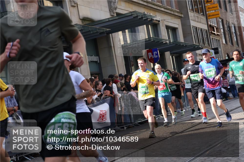 13.09.2026 - 21. swb-Marathon Bremen Strokosch-Dieckow http://msf.ph/oto/10346589 13.09.2026 13:30:21 Ziel 625, 800, 834, 1067, 1533, 1771, 1841, 1926, 1941, 2369, 2452, 2723, 2985, 3163, 3164, 3425, 4058, 4206, 4332, 4342, 4415, 4425, 4748, 4757, 4920, 5506, 5551, 5681, 5802, 5822, 5900, 6134, 6343, 6347, 6523, 6988, 7012, 7253, 7567, 7645, 7821, 8116, 8117, 8762, 8878, 8966, 9011, 9108, 9653, 9692, 9695, 9699, 9825, 13090, 881, 1308, 1611, 1653, 1909, 1938, 2126, 2265, 2364, 2900, 3190, 4763, 5039, 5198, 5348, 5615, 6225, 6720, 7821, 8090, 8169, 8314, 8494 meine-sportfotos.de