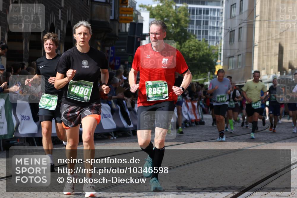 13.09.2026 - 21. swb-Marathon Bremen Strokosch-Dieckow http://msf.ph/oto/10346598 13.09.2026 13:32:31 Ziel 287, 1369, 2310, 2934, 3650, 3922, 4057, 4566, 4655, 4797, 5628, 6116, 6258, 6475, 6857, 6875, 7150, 7182, 7526, 7553, 7572, 7818, 8632, 9198, 9283, 9394, 9640, 13029, 13182, 1437, 2611, 3354, 3878, 3895, 4323, 4862, 5398, 5581, 5657, 6583, 6718, 6760, 7016, 7466, 7758, 7990, 8344, 8367, 8957, 9175 meine-sportfotos.de