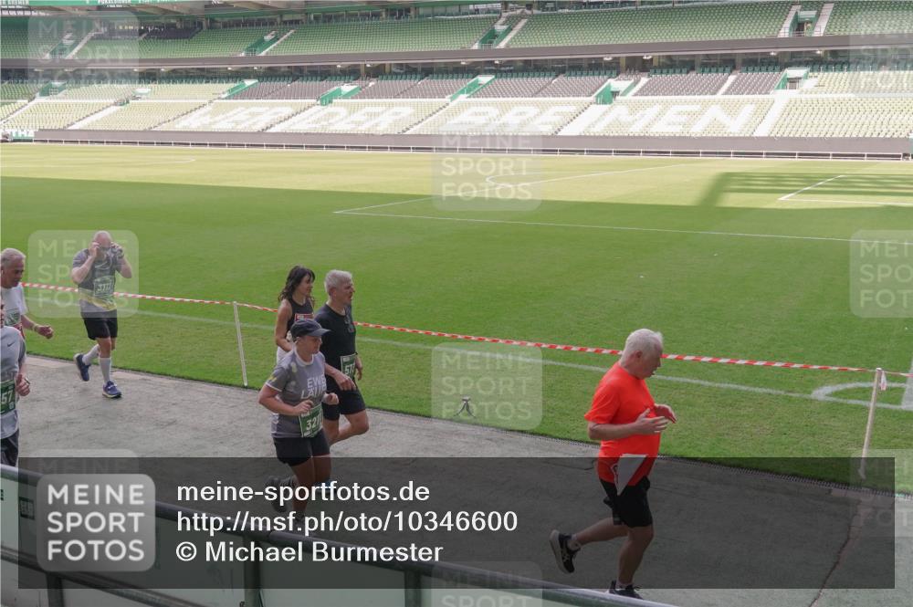13.09.2026 - 21. swb-Marathon Bremen Michael Burmester http://msf.ph/oto/10346600 13.09.2026 13:35:15 Laufen im Stadion 170, 193, 368, 462, 496, 657, 679, 709, 916, 1026, 1048, 1280, 1321, 1396, 1432, 1444, 1553, 1560, 1607, 1661, 1703, 1726, 1772, 1784, 1827, 1965, 1974, 1977, 1992, 1996, 2335, 2338, 2451, 2511, 2543, 2578, 2641, 2650, 2735, 2789, 2791, 2894, 2933, 3090, 3179, 3191, 3345, 3406, 3472, 3547, 3555, 3588, 3660, 3708, 3709, 3720, 3801, 3904, 3914, 4001, 4014, 4200, 4290, 4500, 4546, 4561, 4880, 4967, 5000, 5151, 5818 meine-sportfotos.de