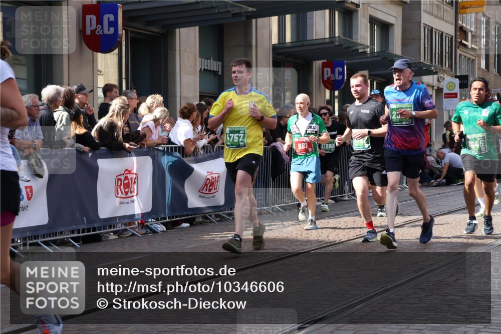 13.09.2026 - 21. swb-Marathon Bremen Strokosch-Dieckow http://msf.ph/oto/10346606 13.09.2026 13:30:21 Ziel 625, 800, 834, 1067, 1533, 1771, 1841, 1926, 1941, 2369, 2452, 2723, 2985, 3163, 3164, 3425, 4058, 4206, 4332, 4342, 4415, 4425, 4748, 4757, 4920, 5506, 5551, 5681, 5802, 5822, 5900, 6134, 6343, 6347, 6523, 6988, 7012, 7253, 7567, 7645, 7821, 8116, 8117, 8762, 8878, 8966, 9011, 9108, 9653, 9692, 9695, 9699, 9825, 13090, 881, 1308, 1611, 1653, 1909, 1938, 2126, 2265, 2364, 2900, 3190, 4763, 5039, 5198, 5348, 5615, 6225, 6720, 7821, 8090, 8169, 8314, 8494 meine-sportfotos.de