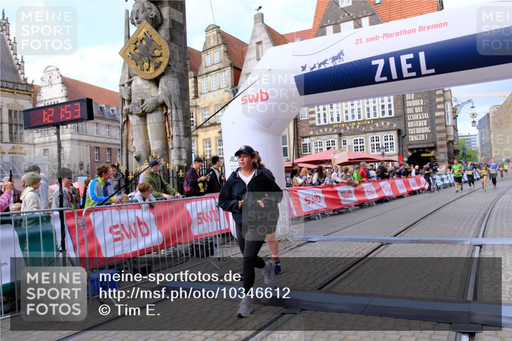 13.09.2026 - 21. swb-Marathon Bremen Tim E. http://msf.ph/oto/10346612 13.09.2026 11:17:10 Ziel 10295, 10679, 10999, 11456, 11461, 11653, 11867, 12089, 12287 meine-sportfotos.de