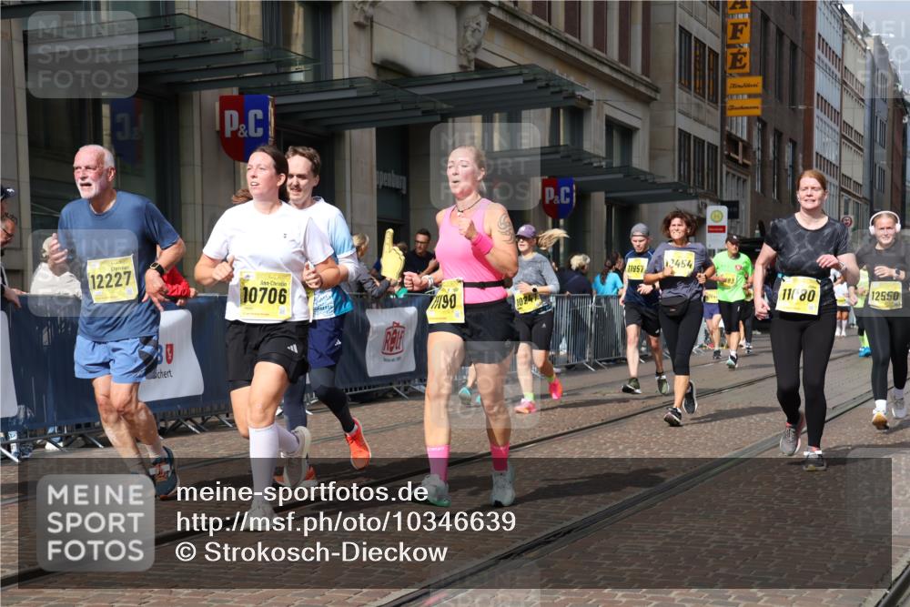 13.09.2026 - 21. swb-Marathon Bremen Strokosch-Dieckow http://msf.ph/oto/10346639 13.09.2026 11:10:15 Ziel 10002, 10169, 10247, 10361, 10362, 10422, 10706, 10719, 10768, 10791, 10890, 11047, 11080, 11283, 11298, 11300, 11309, 11327, 11382, 11583, 11736, 11846, 11957, 11982, 12183, 12227, 12454, 12550, 10299, 10362, 10435, 10751, 10963, 11119, 11382, 11441, 11725, 11732, 11933, 12117, 12207, 12293 meine-sportfotos.de