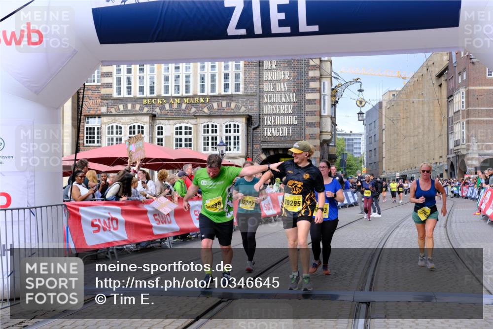 13.09.2026 - 21. swb-Marathon Bremen Tim E. http://msf.ph/oto/10346645 13.09.2026 11:17:16 Ziel 10295, 10335, 10999, 11355, 11456, 11461, 11653, 11867, 12089, 12287 meine-sportfotos.de