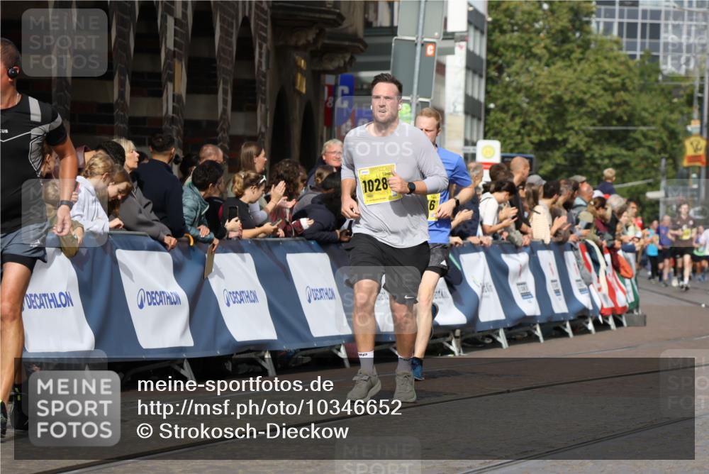 13.09.2026 - 21. swb-Marathon Bremen Strokosch-Dieckow http://msf.ph/oto/10346652 13.09.2026 10:53:12 Ziel 10304, 10339, 10652, 10714, 10734, 10827, 10863, 11002, 11038, 11238, 11386, 11575, 11597, 11766, 12019, 12338, 12369, 12399, 10448, 10757, 10780, 10821, 10886, 11168, 11379, 11590, 12040, 12056, 12275, 12308, 12461 meine-sportfotos.de