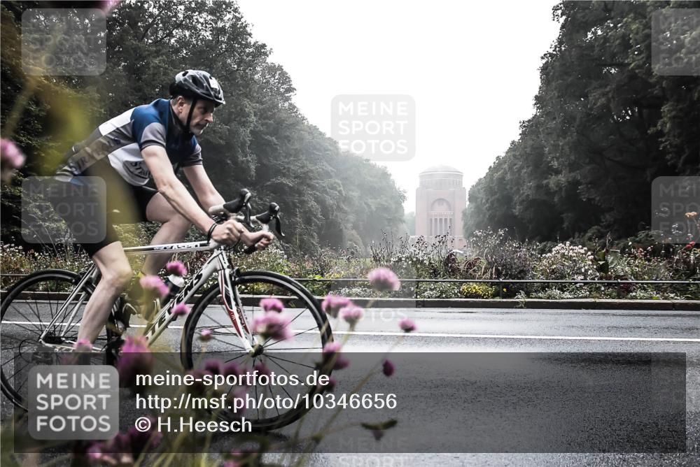 13.09.2026 - Stadtparktriathlon H.Heesch http://msf.ph/oto/10346656 13.09.2026 09:53:52 Radfahren 243, 251, 274, 289 meine-sportfotos.de