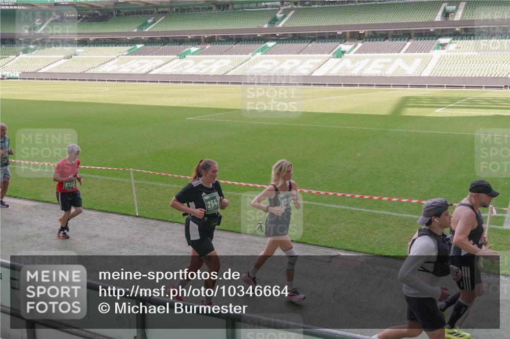 13.09.2026 - 21. swb-Marathon Bremen Michael Burmester http://msf.ph/oto/10346664 13.09.2026 13:35:20 Laufen im Stadion 170, 193, 368, 462, 496, 657, 679, 709, 916, 1015, 1026, 1048, 1280, 1321, 1396, 1432, 1444, 1553, 1560, 1607, 1703, 1726, 1772, 1784, 1827, 1965, 1974, 1977, 1992, 2335, 2338, 2451, 2511, 2578, 2641, 2650, 2688, 2735, 2789, 2791, 2894, 2933, 3090, 3179, 3191, 3345, 3406, 3472, 3547, 3555, 3588, 3660, 3708, 3709, 3720, 3801, 3904, 3914, 4014, 4200, 4290, 4500, 4546, 4561, 4880, 4967, 5000, 5151, 5332, 5818 meine-sportfotos.de