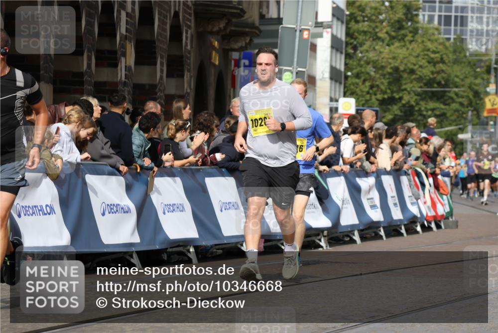 13.09.2026 - 21. swb-Marathon Bremen Strokosch-Dieckow http://msf.ph/oto/10346668 13.09.2026 10:53:12 Ziel 10304, 10339, 10652, 10714, 10734, 10827, 10863, 11002, 11038, 11238, 11386, 11575, 11597, 11766, 12019, 12338, 12369, 12399, 10448, 10757, 10780, 10821, 10886, 11168, 11379, 11590, 12040, 12056, 12275, 12308, 12461 meine-sportfotos.de