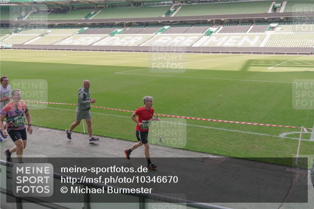 13.09.2026 - 21. swb-Marathon Bremen Michael Burmester http://msf.ph/oto/10346670 13.09.2026 13:35:21 Laufen im Stadion 170, 193, 368, 462, 496, 657, 679, 709, 916, 1015, 1026, 1048, 1280, 1321, 1396, 1432, 1444, 1553, 1560, 1607, 1703, 1726, 1772, 1784, 1827, 1965, 1974, 1977, 1992, 2335, 2338, 2451, 2511, 2578, 2641, 2650, 2688, 2735, 2789, 2791, 2894, 2933, 3090, 3179, 3191, 3345, 3406, 3472, 3547, 3555, 3588, 3660, 3708, 3709, 3720, 3801, 3904, 3914, 4014, 4200, 4290, 4500, 4546, 4561, 4880, 4967, 5000, 5151, 5332, 5818 meine-sportfotos.de