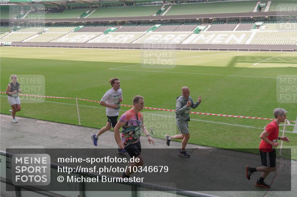 13.09.2026 - 21. swb-Marathon Bremen Michael Burmester http://msf.ph/oto/10346679 13.09.2026 13:35:23 Laufen im Stadion 170, 193, 368, 462, 496, 657, 679, 709, 916, 1015, 1026, 1280, 1321, 1396, 1432, 1444, 1553, 1560, 1607, 1703, 1726, 1772, 1784, 1827, 1965, 1974, 1977, 1992, 2335, 2338, 2451, 2511, 2578, 2650, 2688, 2735, 2789, 2791, 2894, 2933, 3090, 3161, 3179, 3191, 3345, 3406, 3463, 3472, 3498, 3547, 3555, 3573, 3588, 3660, 3708, 3709, 3720, 3801, 3904, 3914, 4014, 4145, 4200, 4290, 4500, 4546, 4561, 4880, 4967, 5000, 5151, 5332, 5818 meine-sportfotos.de