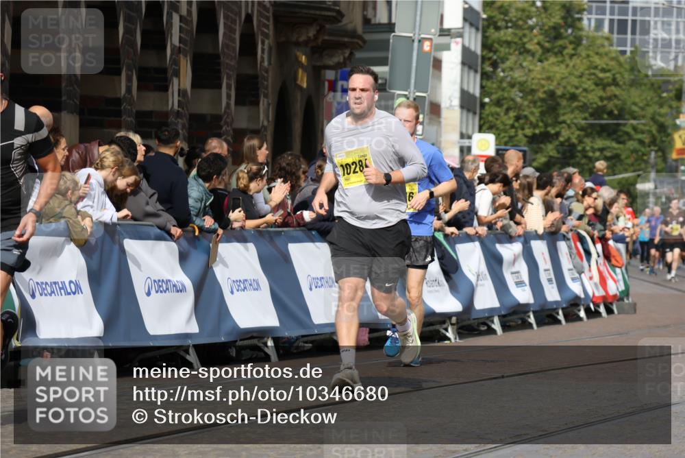 13.09.2026 - 21. swb-Marathon Bremen Strokosch-Dieckow http://msf.ph/oto/10346680 13.09.2026 10:53:12 Ziel 10304, 10339, 10652, 10714, 10734, 10827, 10863, 11002, 11038, 11238, 11386, 11575, 11597, 11766, 12019, 12338, 12369, 12399, 10448, 10757, 10780, 10821, 10886, 11168, 11379, 11590, 12040, 12056, 12275, 12308, 12461 meine-sportfotos.de