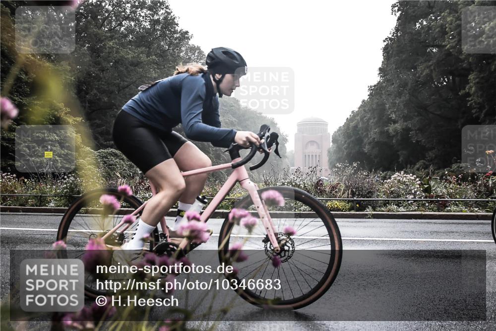 13.09.2026 - Stadtparktriathlon H.Heesch http://msf.ph/oto/10346683 13.09.2026 09:53:58 Radfahren 229, 232, 261, 267, 274 meine-sportfotos.de