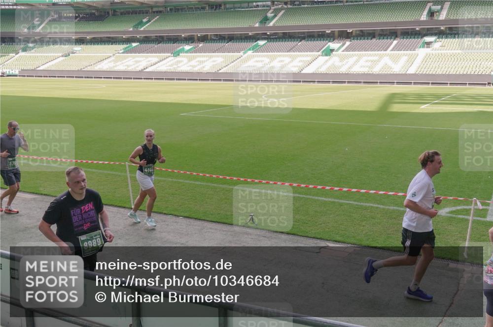 13.09.2026 - 21. swb-Marathon Bremen Michael Burmester http://msf.ph/oto/10346684 13.09.2026 13:35:24 Laufen im Stadion 170, 193, 368, 462, 496, 657, 679, 709, 916, 1015, 1026, 1280, 1321, 1396, 1432, 1444, 1553, 1560, 1607, 1703, 1726, 1772, 1784, 1827, 1965, 1974, 1977, 1992, 2335, 2338, 2451, 2511, 2578, 2650, 2688, 2735, 2789, 2791, 2894, 2933, 3090, 3161, 3179, 3191, 3345, 3406, 3463, 3472, 3498, 3547, 3555, 3573, 3588, 3660, 3708, 3709, 3720, 3801, 3904, 3914, 4014, 4145, 4200, 4290, 4500, 4546, 4561, 4880, 4967, 5000, 5151, 5332, 5818 meine-sportfotos.de