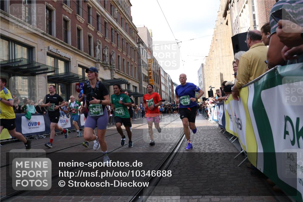 13.09.2026 - 21. swb-Marathon Bremen Strokosch-Dieckow http://msf.ph/oto/10346688 13.09.2026 13:30:23 Ziel 625, 800, 834, 1067, 1533, 1771, 1841, 1926, 1941, 2369, 2452, 2723, 2985, 3163, 3164, 3425, 4058, 4206, 4251, 4332, 4342, 4415, 4425, 4748, 4757, 4920, 5506, 5551, 5600, 5681, 5802, 5822, 5900, 6134, 6343, 6347, 6523, 6988, 7012, 7253, 7567, 7645, 8116, 8117, 8762, 8878, 8966, 9011, 9108, 9290, 9653, 9692, 9695, 9699, 9767, 9825, 13090, 881, 1308, 1611, 1909, 1938, 2265, 2364, 2900, 3164, 4058, 4763, 5039, 5348, 5615, 6225, 6720, 7821, 8090, 8169, 8314, 8494 meine-sportfotos.de