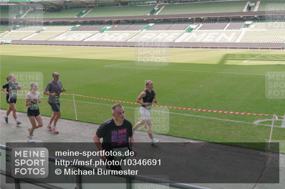 13.09.2026 - 21. swb-Marathon Bremen Michael Burmester http://msf.ph/oto/10346691 13.09.2026 13:35:25 Laufen im Stadion 170, 193, 368, 462, 496, 657, 679, 709, 916, 1015, 1026, 1280, 1321, 1396, 1432, 1444, 1553, 1560, 1607, 1703, 1726, 1772, 1784, 1827, 1965, 1974, 1977, 1992, 2335, 2338, 2451, 2511, 2578, 2650, 2688, 2735, 2789, 2791, 2894, 2933, 3090, 3161, 3179, 3191, 3345, 3406, 3463, 3472, 3498, 3547, 3555, 3573, 3588, 3660, 3708, 3709, 3720, 3801, 3904, 3914, 4014, 4145, 4200, 4290, 4500, 4546, 4561, 4880, 4967, 5000, 5151, 5332, 5818 meine-sportfotos.de