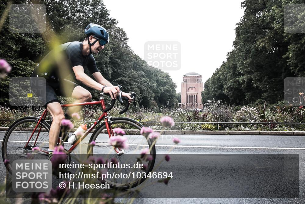 13.09.2026 - Stadtparktriathlon H.Heesch http://msf.ph/oto/10346694 13.09.2026 11:06:10 Radfahren 376, 582, 665, 696 meine-sportfotos.de