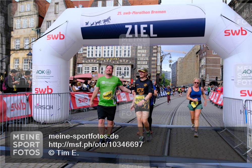 13.09.2026 - 21. swb-Marathon Bremen Tim E. http://msf.ph/oto/10346697 13.09.2026 11:17:18 Ziel 10295, 10335, 10999, 11355, 11456, 11461, 11653, 11867, 12089, 12287 meine-sportfotos.de