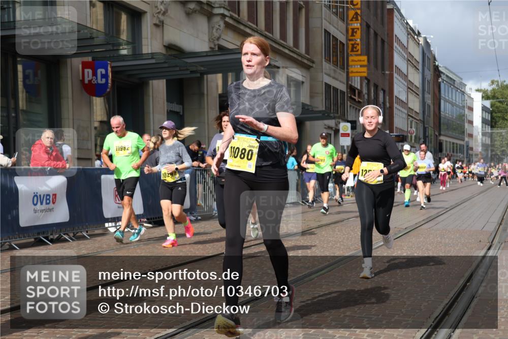 13.09.2026 - 21. swb-Marathon Bremen Strokosch-Dieckow http://msf.ph/oto/10346703 13.09.2026 11:10:17 Ziel 10002, 10169, 10247, 10422, 10706, 10719, 10768, 10791, 10890, 10911, 11047, 11080, 11283, 11298, 11300, 11309, 11327, 11513, 11583, 11736, 11846, 11957, 11982, 12183, 12227, 12454, 12550, 10299, 10361, 10362, 10751, 10963, 11080, 11119, 11382, 11725, 11732, 11933, 12117, 12207, 12293 meine-sportfotos.de