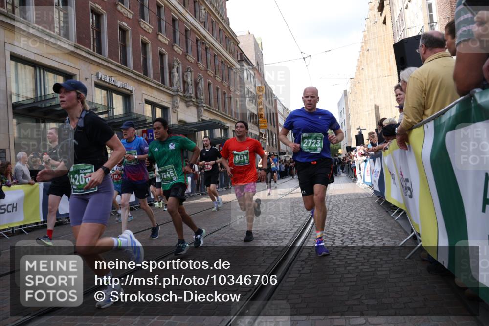 13.09.2026 - 21. swb-Marathon Bremen Strokosch-Dieckow http://msf.ph/oto/10346706 13.09.2026 13:30:23 Ziel 625, 800, 834, 1067, 1533, 1771, 1841, 1926, 1941, 2369, 2452, 2723, 2985, 3163, 3164, 3425, 4058, 4206, 4251, 4332, 4342, 4415, 4425, 4748, 4757, 4920, 5506, 5551, 5600, 5681, 5802, 5822, 5900, 6134, 6343, 6347, 6523, 6988, 7012, 7253, 7567, 7645, 8116, 8117, 8762, 8878, 8966, 9011, 9108, 9290, 9653, 9692, 9695, 9699, 9767, 9825, 13090, 881, 1308, 1611, 1909, 1938, 2265, 2364, 2900, 3164, 4058, 4763, 5039, 5348, 5615, 6225, 6720, 7821, 8090, 8169, 8314, 8494 meine-sportfotos.de