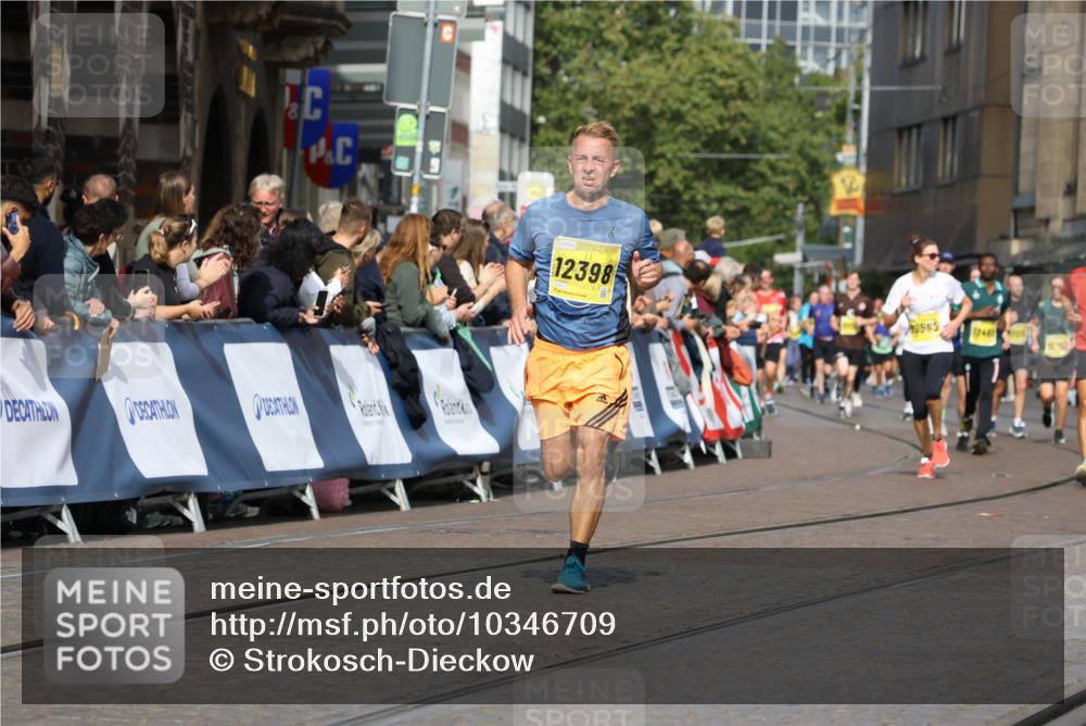 13.09.2026 - 21. swb-Marathon Bremen Strokosch-Dieckow http://msf.ph/oto/10346709 13.09.2026 10:53:14 Ziel 10304, 10714, 10734, 10827, 10863, 11038, 11238, 11282, 11386, 11575, 11597, 11766, 12019, 12338, 12369, 10448, 10757, 10780, 10821, 10886, 11168, 11379, 11590, 12040, 12056, 12275, 12308, 12461 meine-sportfotos.de