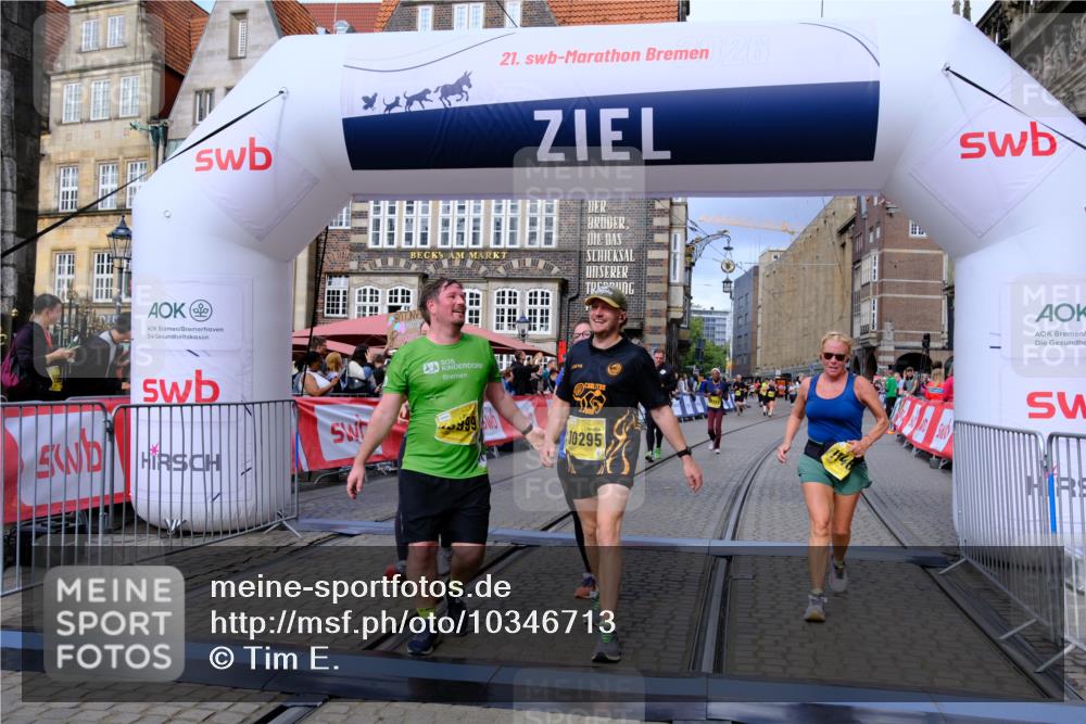 13.09.2026 - 21. swb-Marathon Bremen Tim E. http://msf.ph/oto/10346713 13.09.2026 11:17:18 Ziel 10295, 10335, 10999, 11355, 11456, 11461, 11653, 11867, 12089, 12287 meine-sportfotos.de