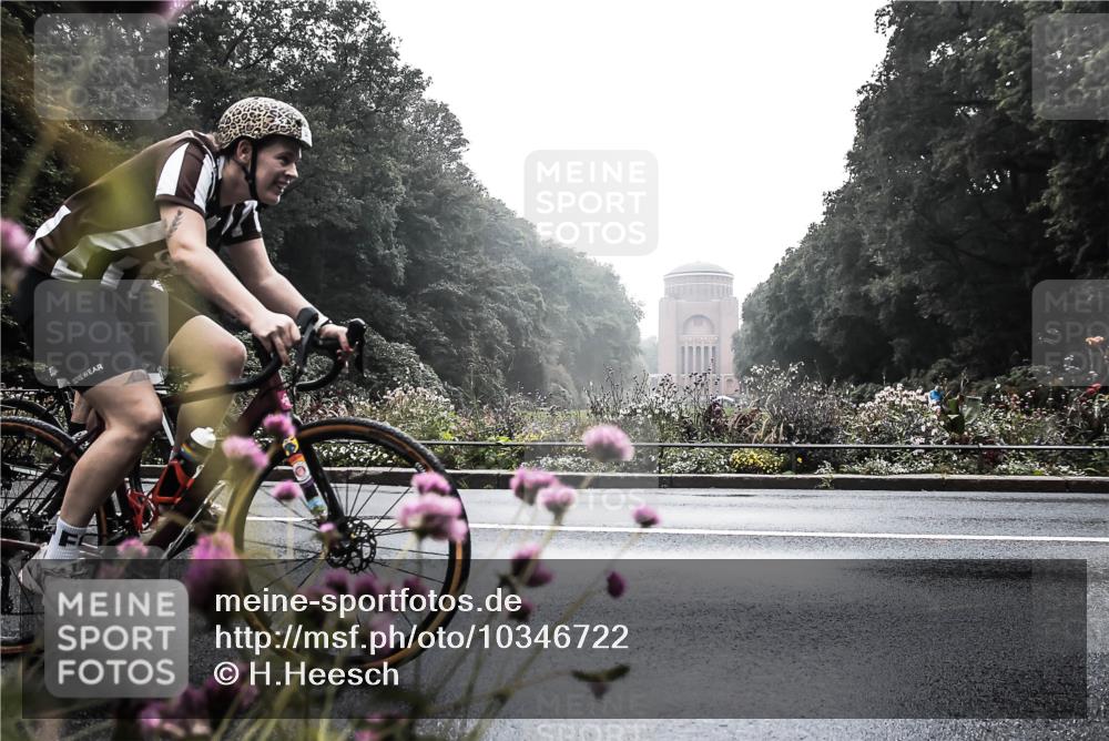 13.09.2026 - Stadtparktriathlon H.Heesch http://msf.ph/oto/10346722 13.09.2026 09:54:24 Radfahren 223, 226, 298, 302, 317 meine-sportfotos.de