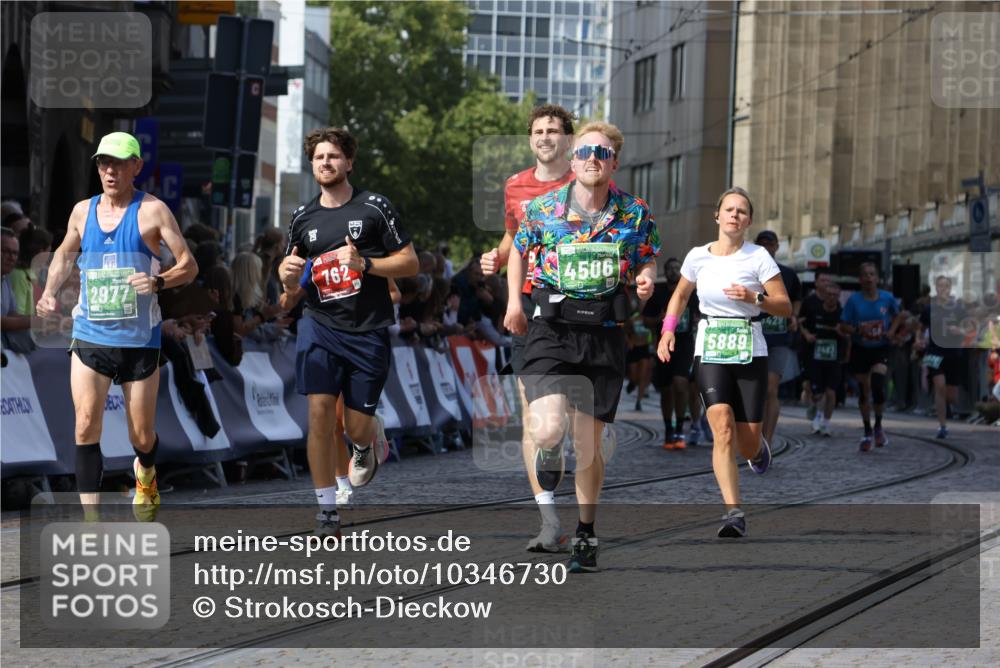 13.09.2026 - 21. swb-Marathon Bremen Strokosch-Dieckow http://msf.ph/oto/10346730 13.09.2026 13:28:12 Ziel 440, 488, 534, 762, 1343, 1456, 1932, 3135, 3480, 3576, 3970, 4106, 4133, 4265, 4496, 4744, 5462, 6067, 6468, 6522, 7042, 7138, 7358, 8188, 8351, 9067, 9145, 9494, 9727, 13069, 13198, 178, 210, 1380, 1460, 2047, 2977, 3114, 3294, 3597, 4250, 4506, 5250, 5683, 5889, 8429, 8570, 9064, 9549 meine-sportfotos.de