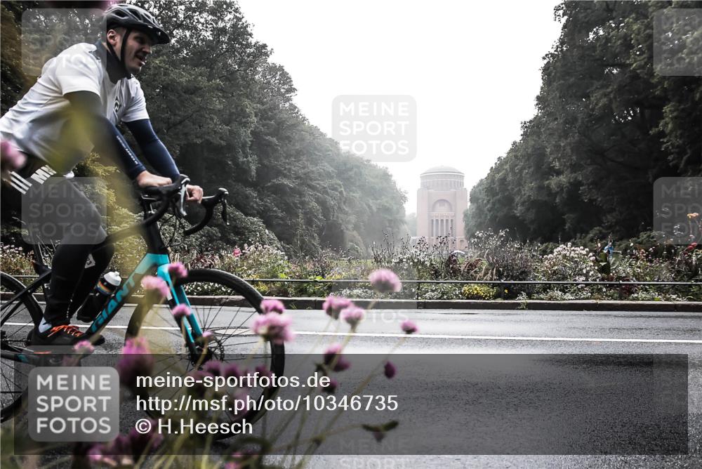 13.09.2026 - Stadtparktriathlon H.Heesch http://msf.ph/oto/10346735 13.09.2026 09:54:28 Radfahren 223, 298, 309 meine-sportfotos.de