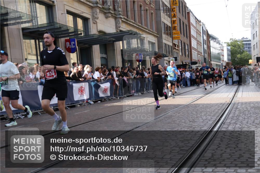 13.09.2026 - 21. swb-Marathon Bremen Strokosch-Dieckow http://msf.ph/oto/10346737 13.09.2026 13:30:24 Ziel 244, 625, 800, 834, 1067, 1533, 1771, 1841, 1926, 1941, 2369, 2452, 2723, 2985, 3163, 3425, 4206, 4251, 4332, 4342, 4415, 4425, 4748, 4757, 4920, 5506, 5551, 5600, 5681, 5802, 5822, 5900, 6134, 6343, 6347, 6523, 6988, 7012, 7253, 7567, 7645, 8116, 8117, 8762, 8878, 8966, 9011, 9108, 9290, 9507, 9653, 9692, 9695, 9699, 9767, 9825, 13090, 881, 1308, 1909, 1938, 2265, 2364, 2900, 3163, 3164, 4058, 4763, 5039, 5615, 6225, 6720, 7821, 8090, 8169, 8314, 8494 meine-sportfotos.de