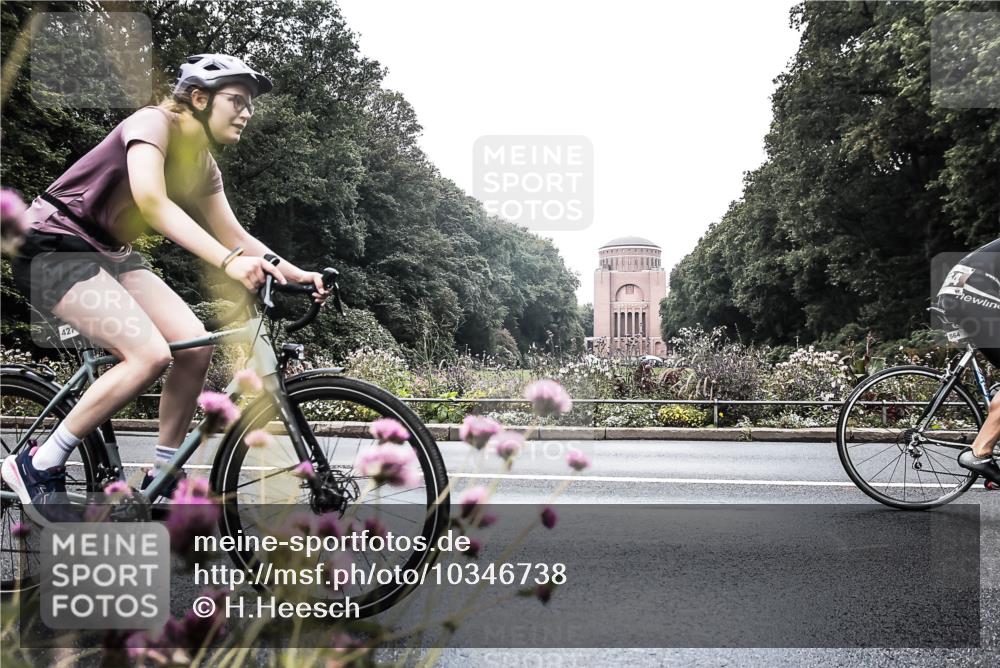13.09.2026 - Stadtparktriathlon H.Heesch http://msf.ph/oto/10346738 13.09.2026 11:06:19 Radfahren 427, 544, 564 meine-sportfotos.de