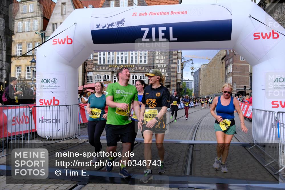 13.09.2026 - 21. swb-Marathon Bremen Tim E. http://msf.ph/oto/10346743 13.09.2026 11:17:19 Ziel 10295, 10335, 10999, 11355, 11461, 11653, 11867, 12089, 12287 meine-sportfotos.de
