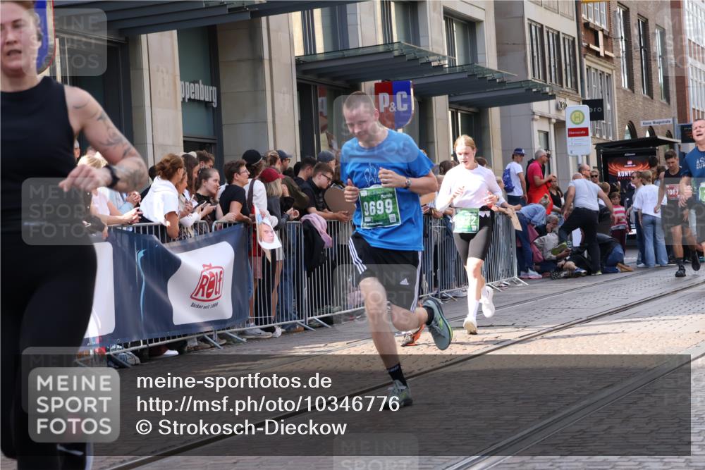 13.09.2026 - 21. swb-Marathon Bremen Strokosch-Dieckow http://msf.ph/oto/10346776 13.09.2026 13:30:26 Ziel 244, 625, 800, 834, 1067, 1533, 1771, 1841, 1926, 1941, 2369, 2452, 2723, 2985, 3425, 4206, 4251, 4332, 4342, 4415, 4425, 4748, 4757, 4920, 5506, 5551, 5600, 5681, 5802, 5822, 5900, 6134, 6343, 6347, 6523, 6988, 7012, 7253, 7567, 7645, 8616, 8966, 9011, 9290, 9507, 9653, 9692, 9695, 9699, 9767, 9825, 13090, 13215, 881, 1067, 1909, 1938, 2265, 2364, 2900, 3163, 3164, 3425, 4058, 4415, 4763, 5506, 5615, 6225, 7821, 8090, 8169, 8314, 8494 meine-sportfotos.de