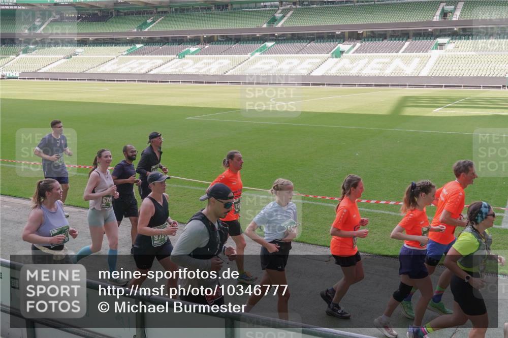 13.09.2026 - 21. swb-Marathon Bremen Michael Burmester http://msf.ph/oto/10346777 13.09.2026 13:35:37 Laufen im Stadion 170, 193, 368, 462, 491, 496, 657, 679, 916, 1015, 1026, 1280, 1321, 1396, 1432, 1553, 1560, 1607, 1703, 1726, 1772, 1784, 1887, 1934, 1965, 1974, 1977, 1992, 2335, 2338, 2451, 2578, 2650, 2688, 2789, 2791, 2894, 2933, 3090, 3161, 3169, 3178, 3179, 3191, 3406, 3463, 3472, 3498, 3547, 3555, 3573, 3588, 3640, 3660, 3708, 3709, 3720, 3801, 3839, 3904, 3914, 4014, 4145, 4200, 4290, 4464, 4500, 4546, 4561, 4880, 4967, 5000, 5034, 5151, 5332, 5818 meine-sportfotos.de