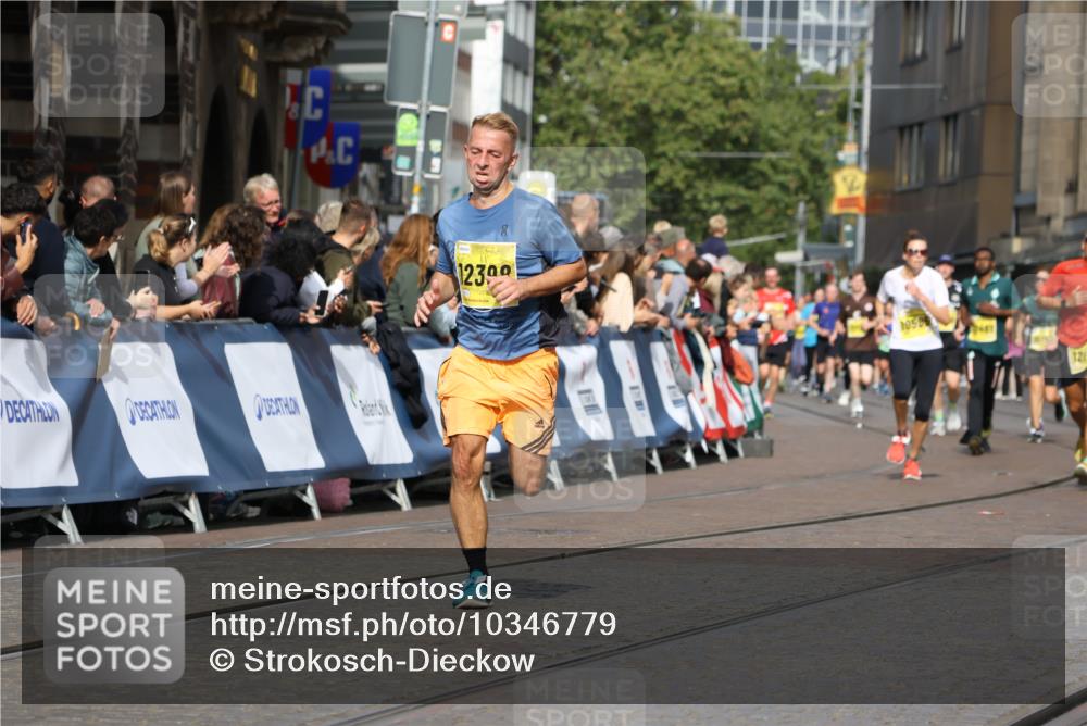 13.09.2026 - 21. swb-Marathon Bremen Strokosch-Dieckow http://msf.ph/oto/10346779 13.09.2026 10:53:15 Ziel 10304, 10714, 10734, 10827, 10863, 11038, 11238, 11282, 11386, 11575, 11766, 12019, 12338, 12369, 10448, 10757, 10780, 10821, 10886, 11168, 11379, 11590, 12040, 12056, 12275, 12308 meine-sportfotos.de